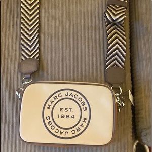 Marc Jacobs authentic crossbody, beautiful neutral colors!!!